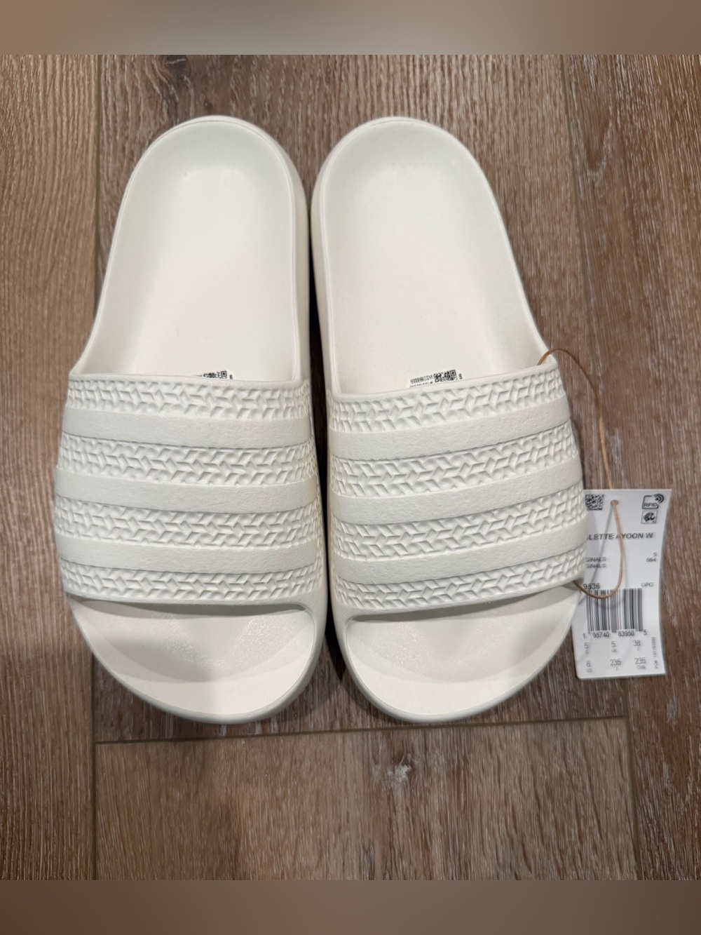 NWT Adidas Adilette Ayoon Slides Off White, Size 5